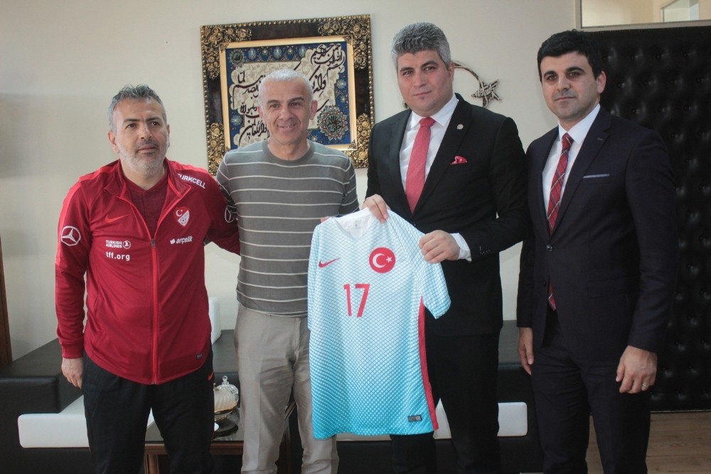 Oğuz Çetin, Başsavcı Yılmaz’ı U17 Elit Tur maçlarına davet etti 