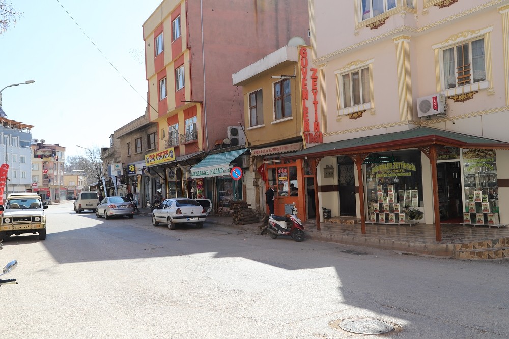 Oğuzeli’nde yabancı tabelalara ruhsat yok 