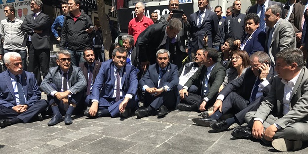 Bulundukları yere oturacaklar