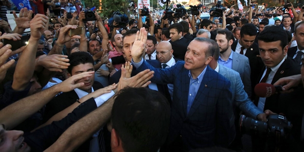 Tek tek geldiler olmadı, şimdi hep birlikte...
