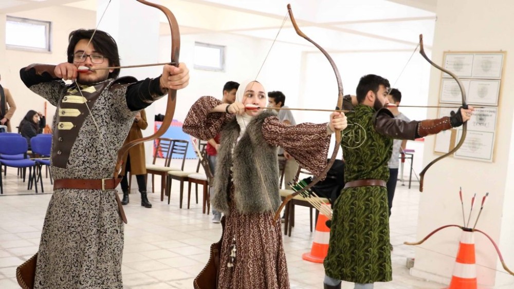 Okçuluk turnuvasında kıyasıya mücadele 