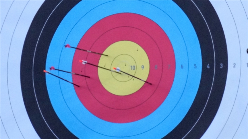 Okçulukta erkekler makaralı yay W1 kategorisinde Türkmenoğlu, dünya rekoru kırdı