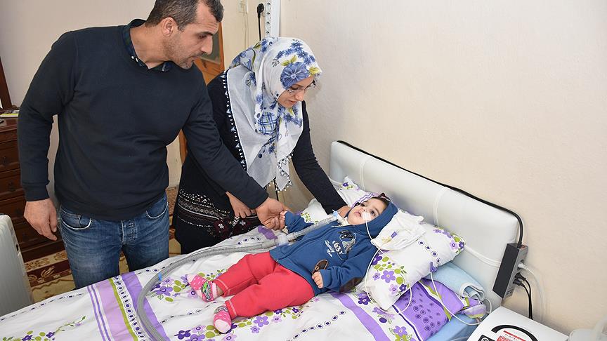 Oksijen cihazıyla yaşayan bebeğe yardım eli