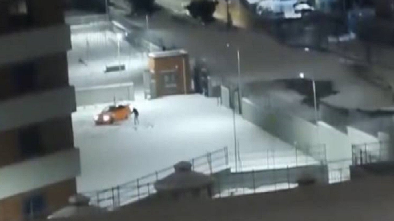 Okul bahçesinde drift attı cezadan kaçamadı