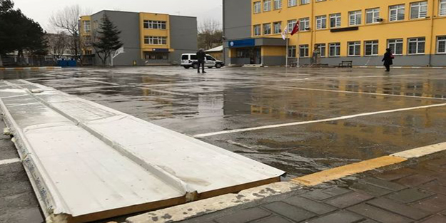 Okul bahçesinde şok! Öğrenci…