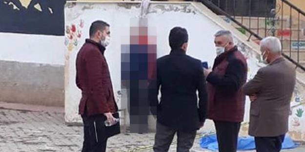 Okul bahçesinde kan donduran görüntü! Asılı halde bulundu