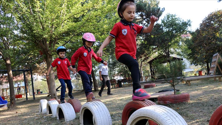 Okul bahçesini 'macera park' gibi yaptılar