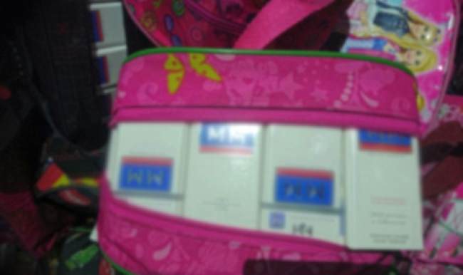 Okul çantasından çıkan polisi şaşırttı!