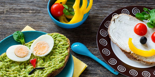 Okul çocuklarına sağlıklı ara öğünler bakın neler? Küçük çocuklar seviyor!