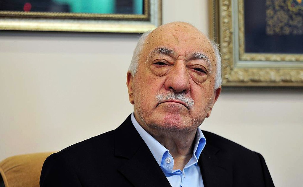 Okul değil, resmen FETÖ'nün örgüt merkezi! Şu rezalete bakın hele