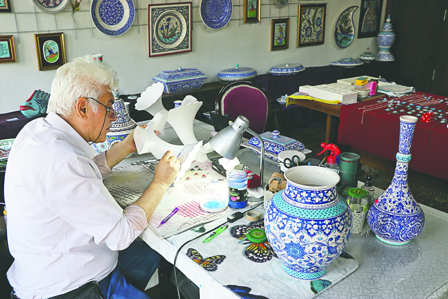 Okul gezisinde tanıştığı çini sanatının ustası oldu