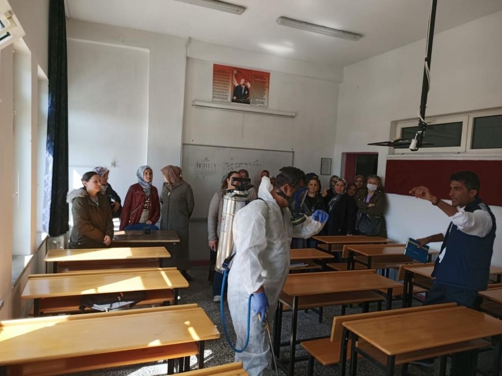 Okul görevlileri işi uzmanından öğrendi 