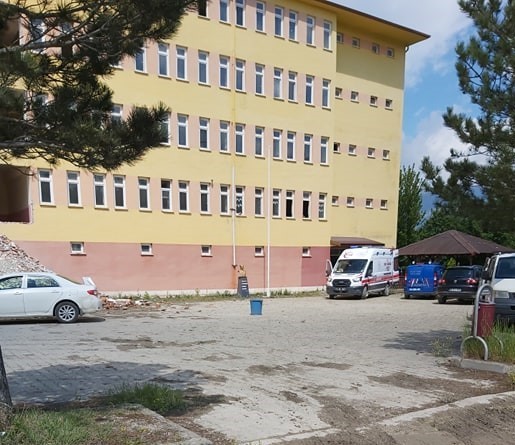 Okul inşaatında 4’üncü kattan düşen işçi hayatını kaybetti 