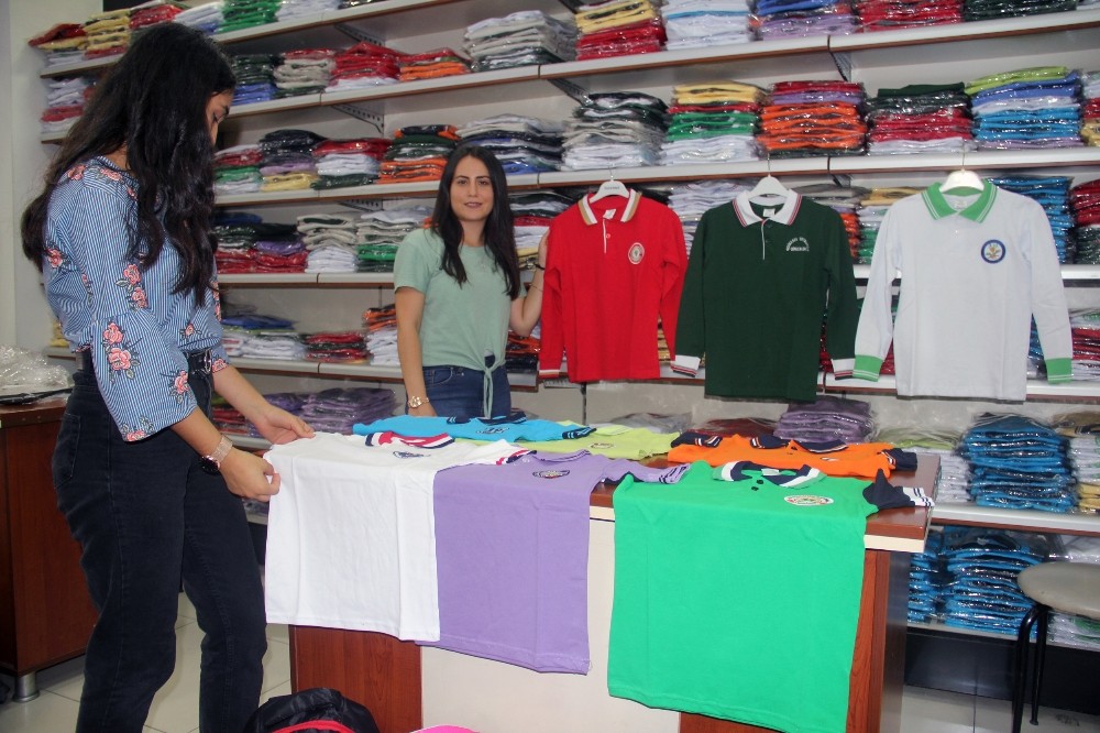 Okul kıyafetlerinde imalata gelen yüzde 40’lık zam fiyatlara yüzde 15 olarak yansıdı 