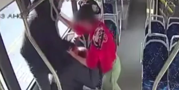 Okul müdürü ve oğlu otobüste yaşlı çifti darp etti! İşte o korkunç görüntüler