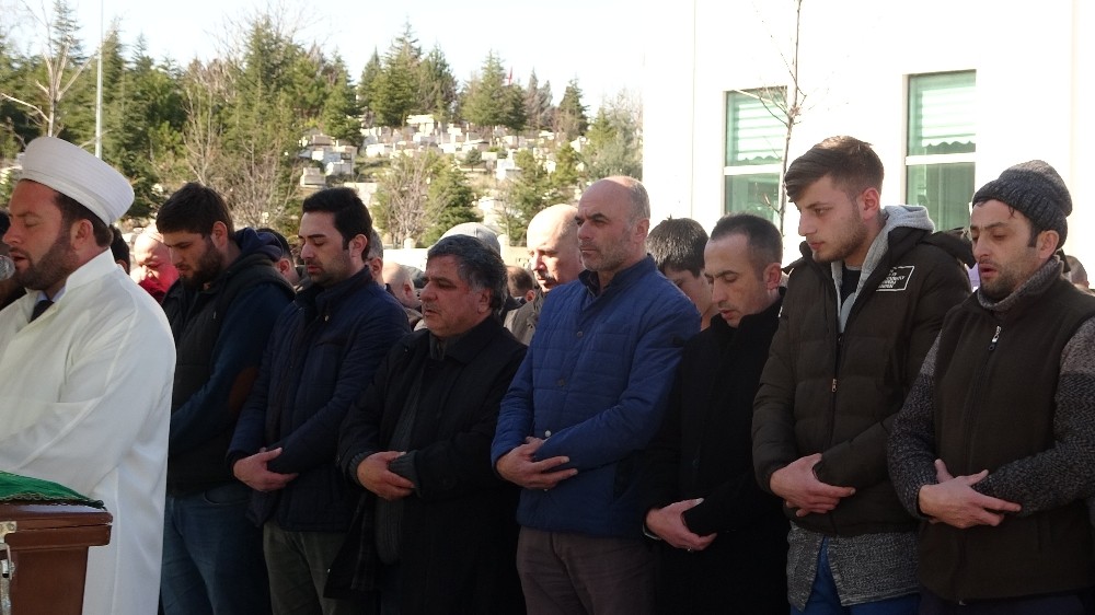 Okul müdürünü yaraladıktan sonra kendini vuran hizmetli toprağa verildi 