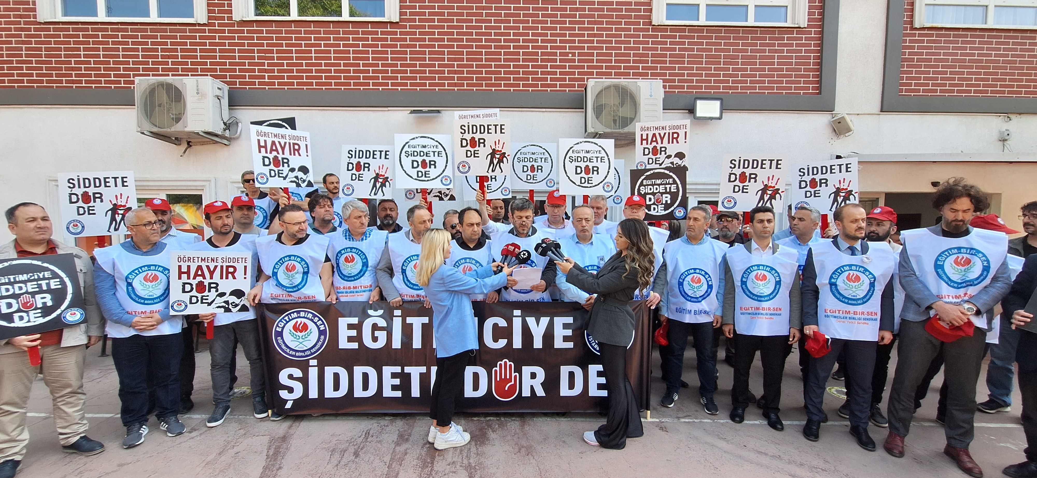 Okul müdürünün öldürülmesine meslektaşlarından tepki