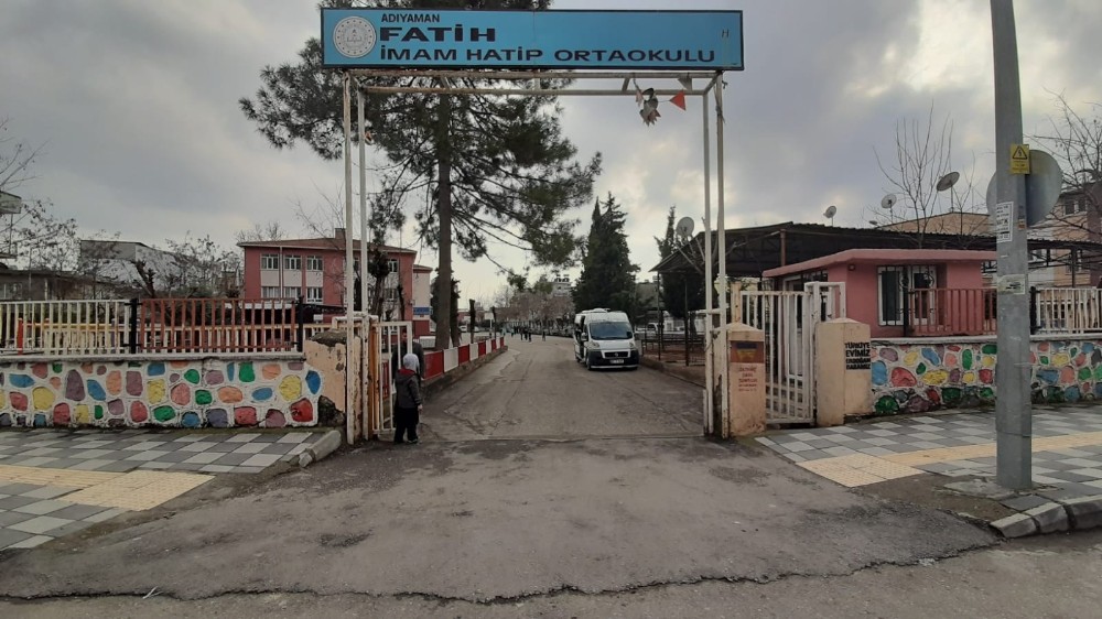 Okul öğrencileri içtikleri sütten zehirlendi 