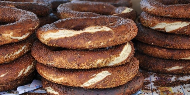 Okul önünde açıkta satılan gıdalar tehlike saçıyor