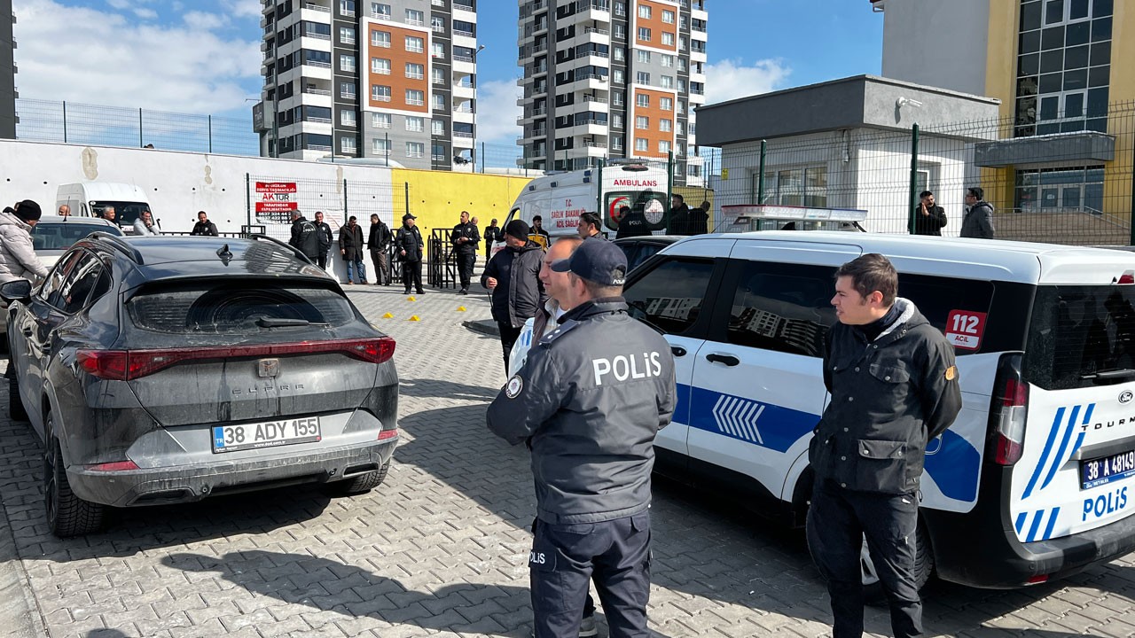 Okul önünde dehşet! Oysa çocuklarını almaya gitmişti