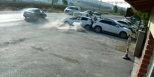 Okul önünde zincirleme kaza, 5 yaralı!