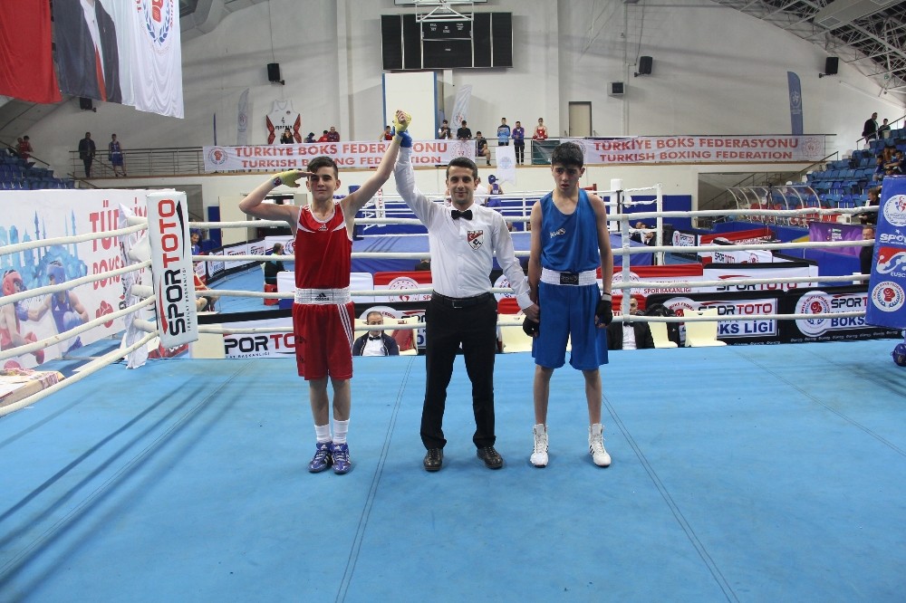 Okul Sporları Gençler-B Türkiye Boks Şampiyonası Mersin’de yapıldı 
