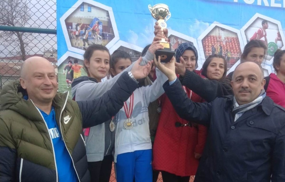 Okul sporları gençler müsabakası sona erdi 