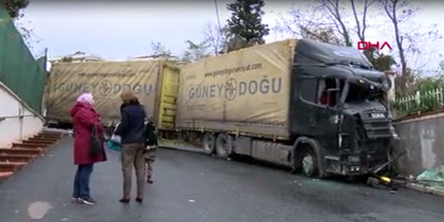 Okul yolunda TIR dehşeti! 1 saniye ile kurtuldular