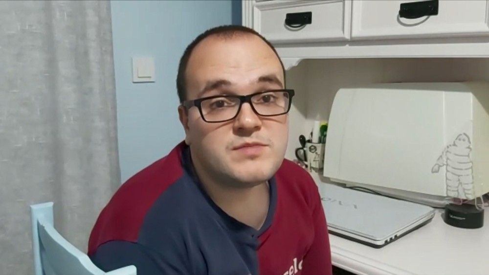 Okula bir an önce gidebilmek için vatandaşları evde kalmaya davet ettiler 