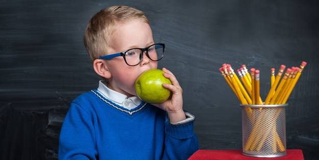Okula giden çocukların beslenmesinde yapılan hatalar! Beslenme çantası nasıl hazırlanır?