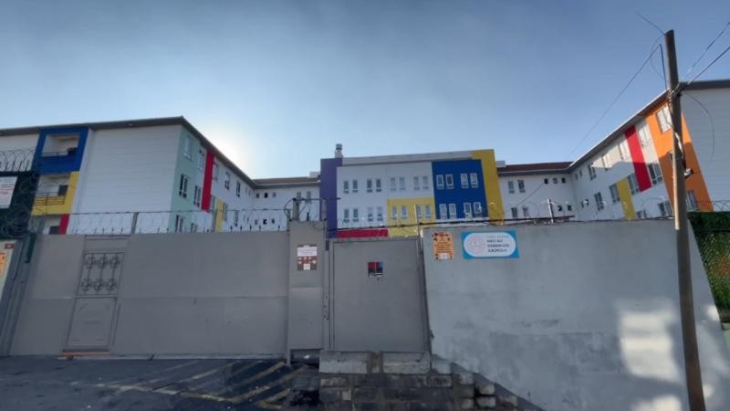 Okula zorla girmeye çalışan veli, hamile öğretmene saldırdı