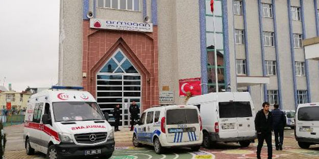 Okulda merdiven boşluğuna düşen yemek şirketi çalışanı kadın öldü