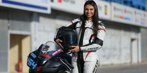 Okulda müzik öğretmeni, pistlerde dünya şampiyonluğunu hedefliyor