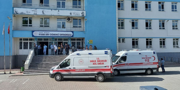 Okulda aniden rahatsızlanan öğrenciler hastaneye kaldırıldı