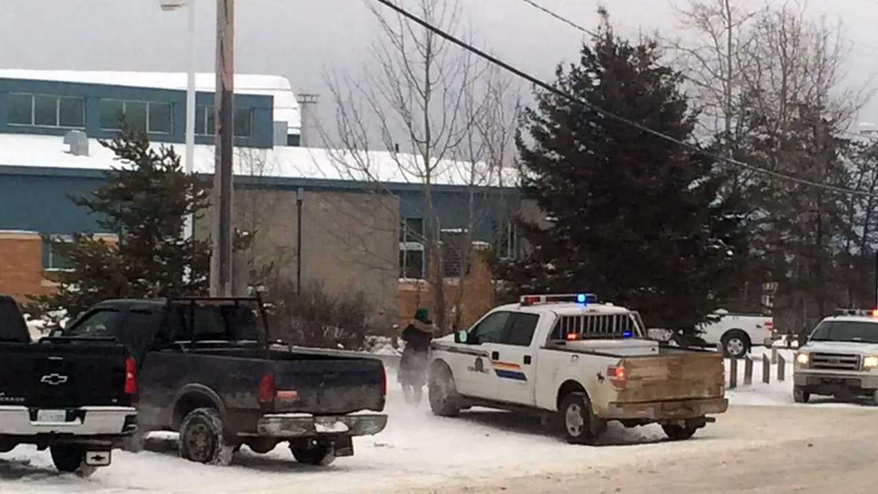 Okulda silahlı katliam! 10 kişi hayatını kaybetti