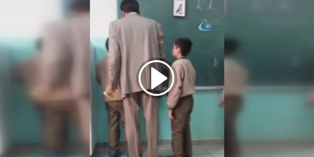 Okulda skandal görüntüler: Öğretmen döve döve...
