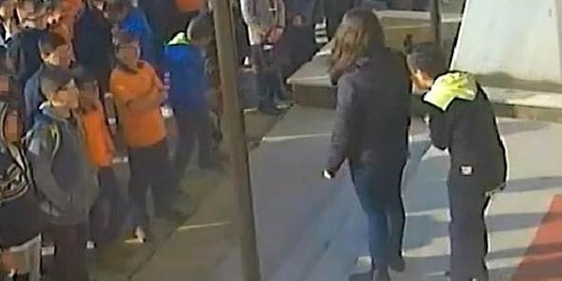 Okulda utandıran görüntüler! 'Hiştt kız buraya gel…'