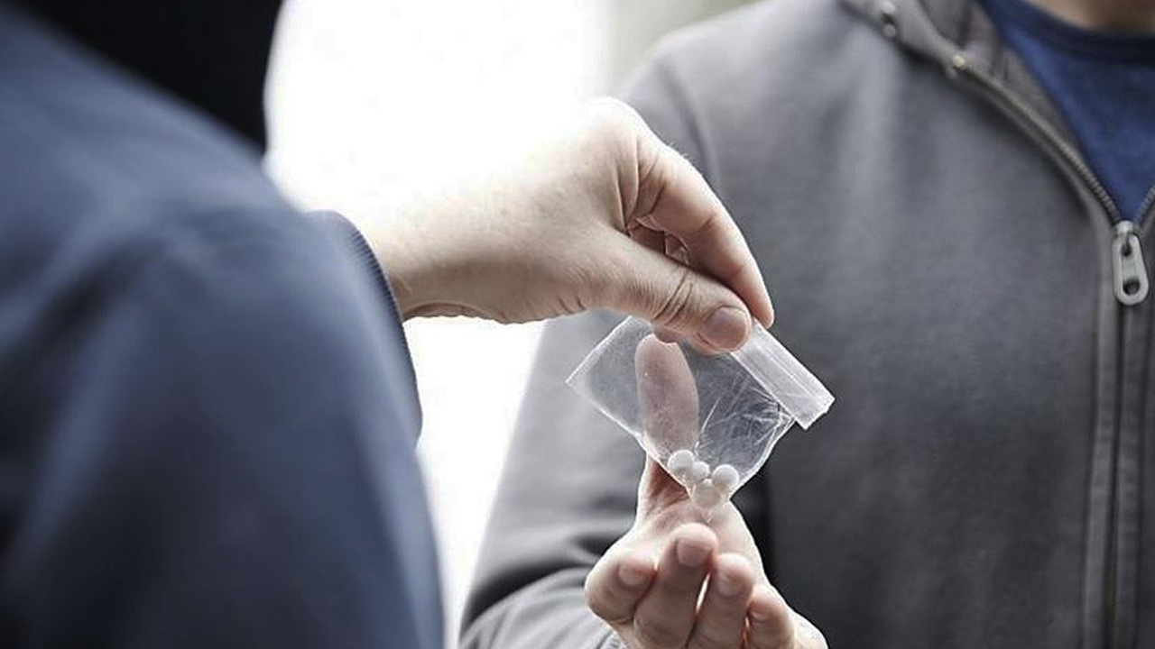 Okulda uyuşturucu satan ortaokul öğrencisi yakalandı!