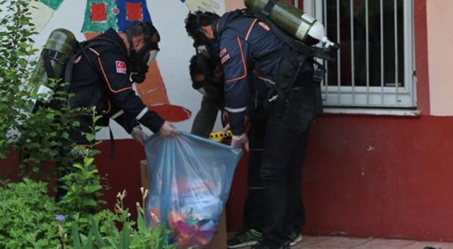 Okuldaki koku üzerine ekipler geldi! Çöp kutusunda buldukları...