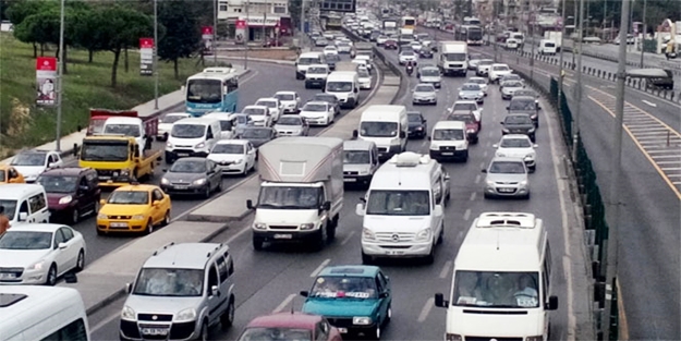 Okullar açıldı trafik çilesi başladı!