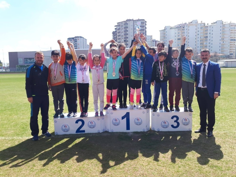 Okullar Arası Çocuklar Atletizm Yarışmaları Tamamlandı 