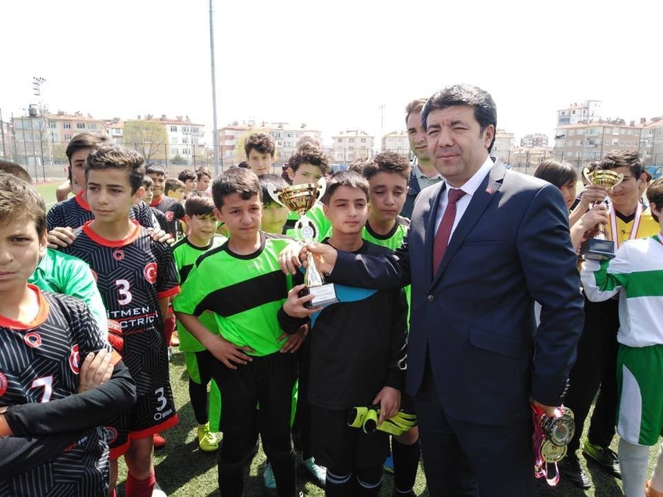 Okullar arası futbol küçük erkekler il birinciliği tamamlandı 