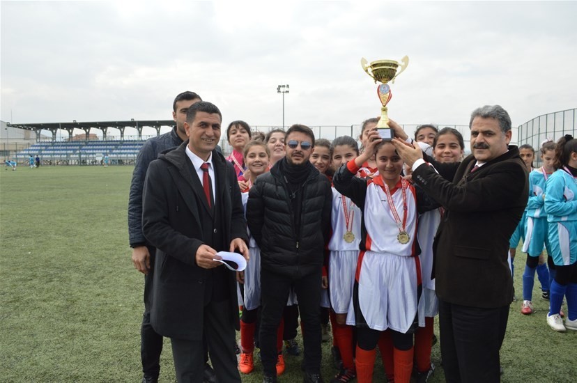 Okullar arası futbolda şampiyonlar belli oldu 