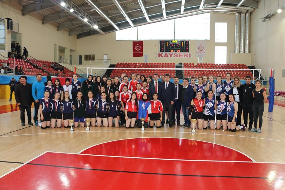 Okullar Arası Genç A Kız Voleybol İl Birinciliği Müsabakaları Tamamlandı 