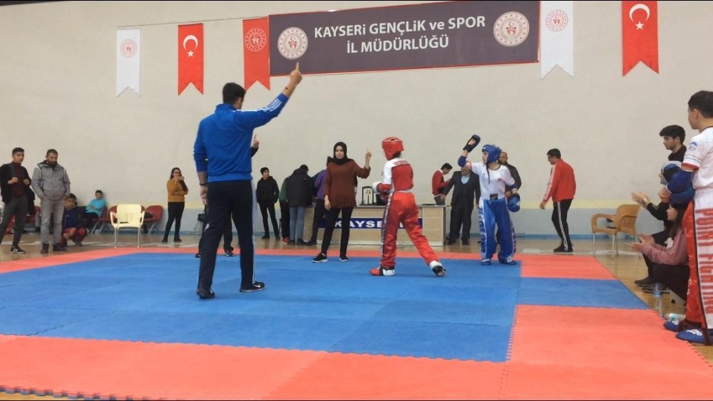 Okullar arası Gençler A-B Kickboks İl Birinciliği Müsabakaları Tamamlandı 