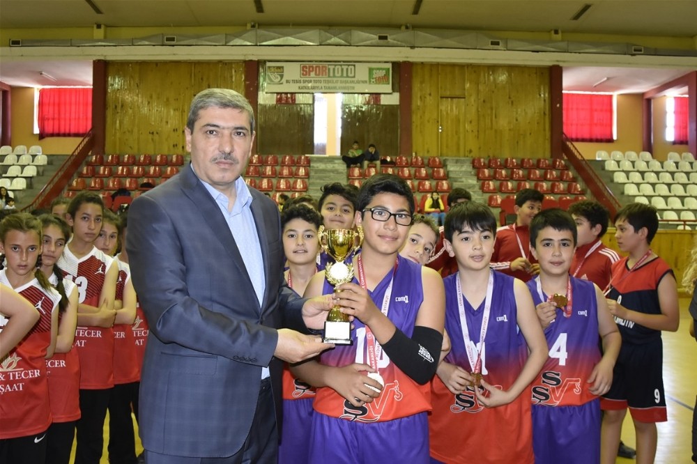 Okullar arası küçükler basketbolda şampiyonlar belli oldu 