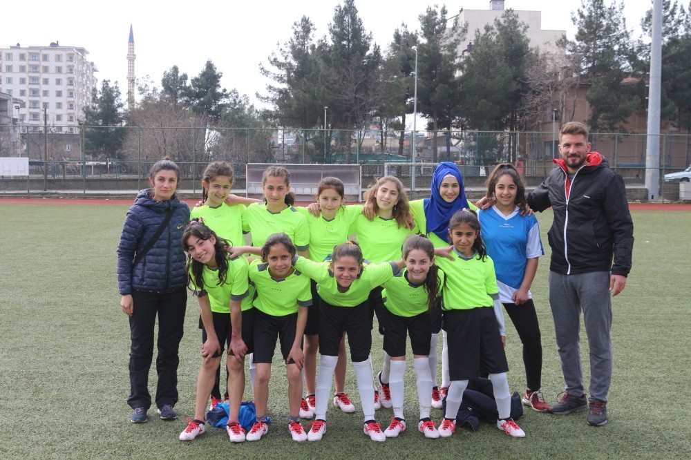 Okullar arası turnuvada şampiyonlar belli oldu 