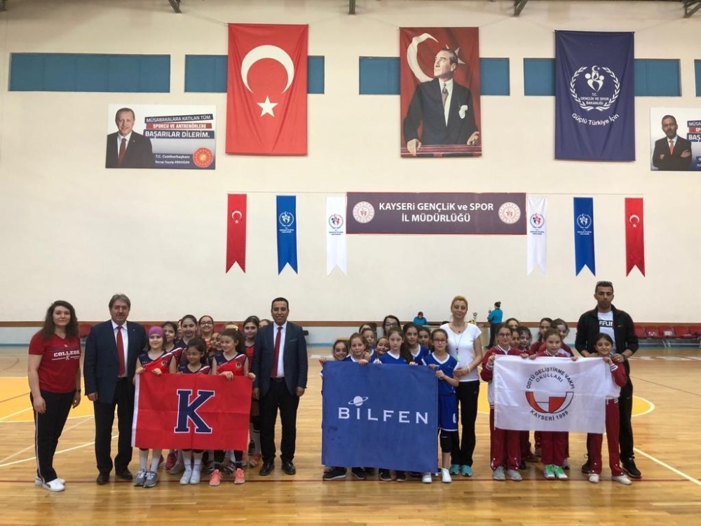 Okullar Arası Voleybol Minikler İl Birinciliği Sona Erdi 
