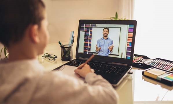 Okullar eğitime uzaktan başlıyor