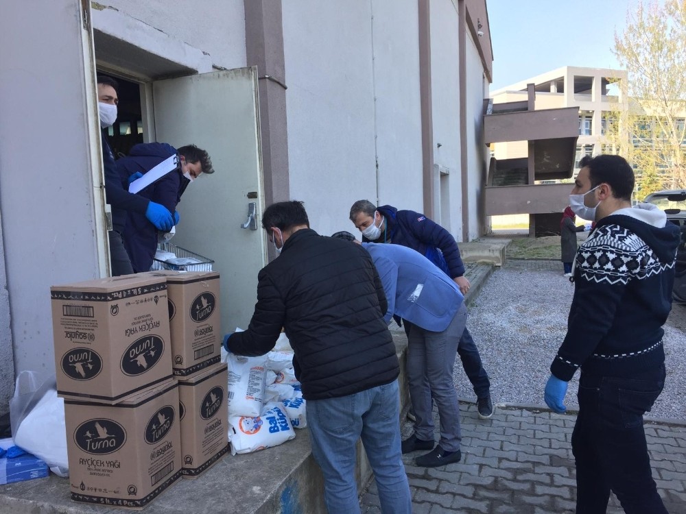 Okullar kapandı, 52 gönüllü öğretmen yardıma koştu 